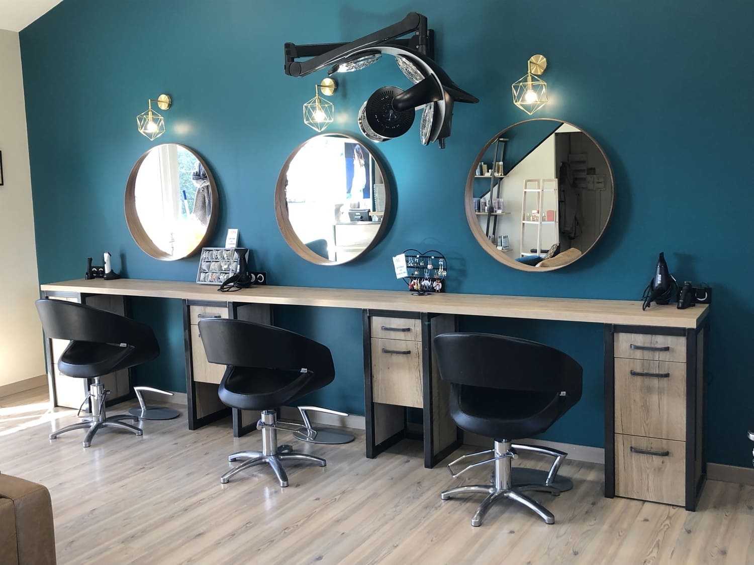 Le mobilier de coiffure indispensable pour ouvrir un salon de coiffure